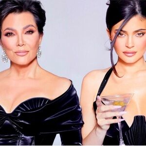 KARDASHIAN KYLE COSMETICS BLUSH HIGHLIGHTER PALLETTE UNOPENED